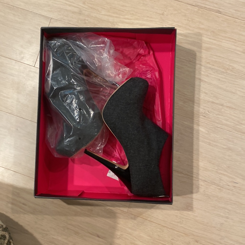 Vince Camuto VC Jerrell Heels
